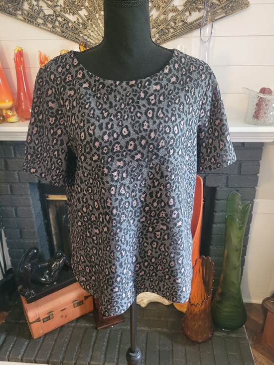 LOFT Tops - LOFT Black and Pink Leopard Print Short Sleeve Top